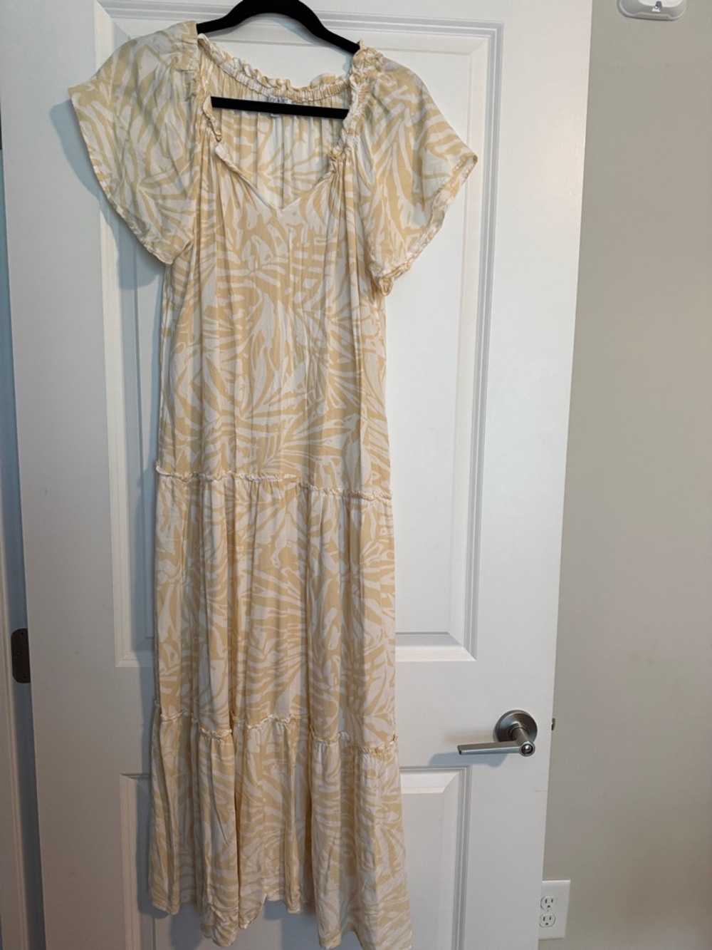 Patrons of Peace Beige & White Floral Tiered Maxi Dress